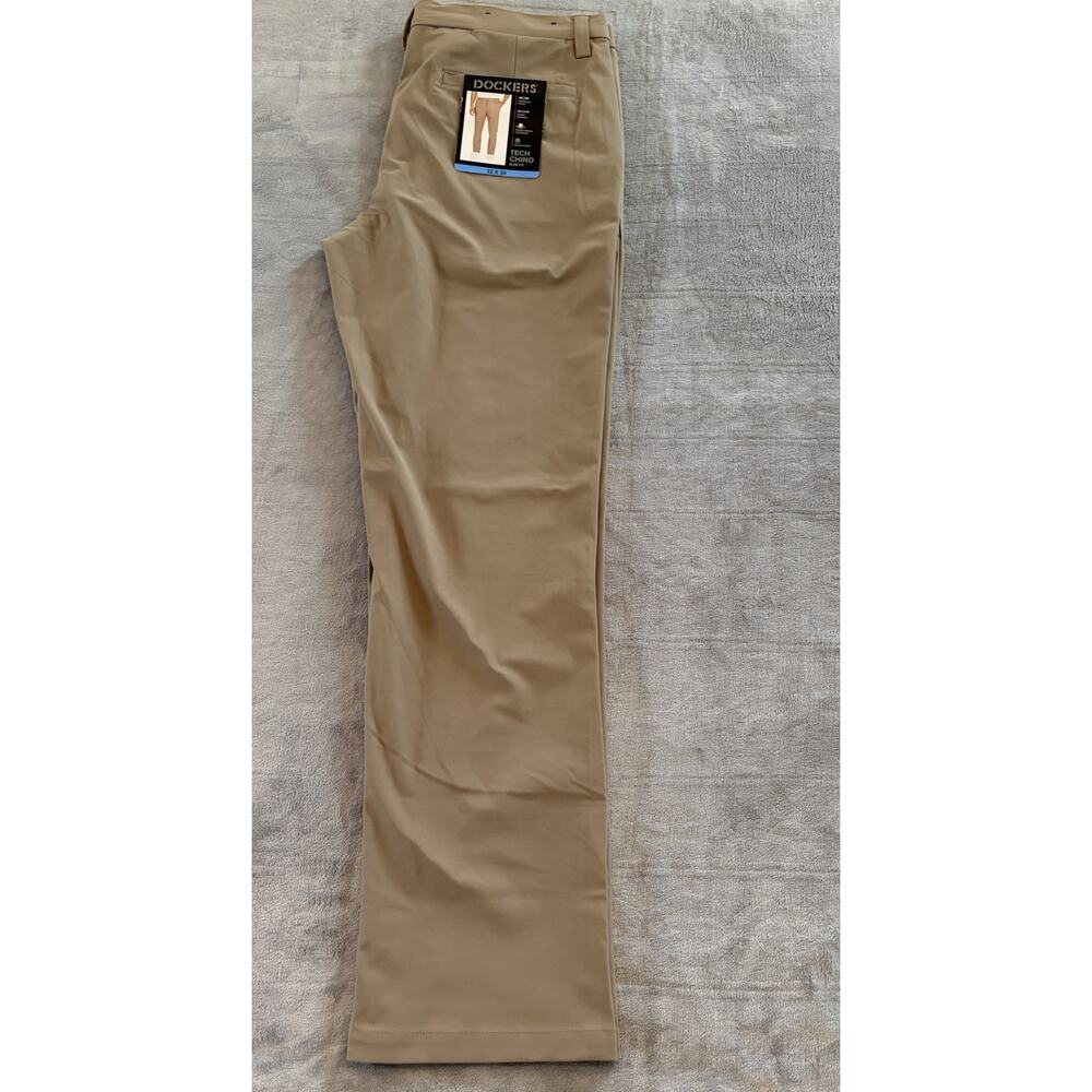 Dockers Men's Slim Fit 32x30 Khaki Comfort Performance Stretch Tech Chino Pants